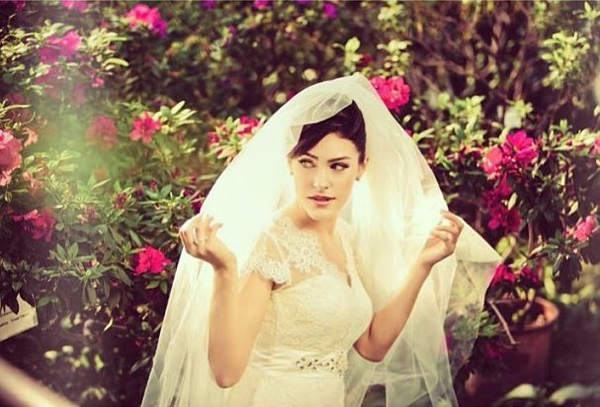 Маша Собко показала фото в свадебном платье у алтаря