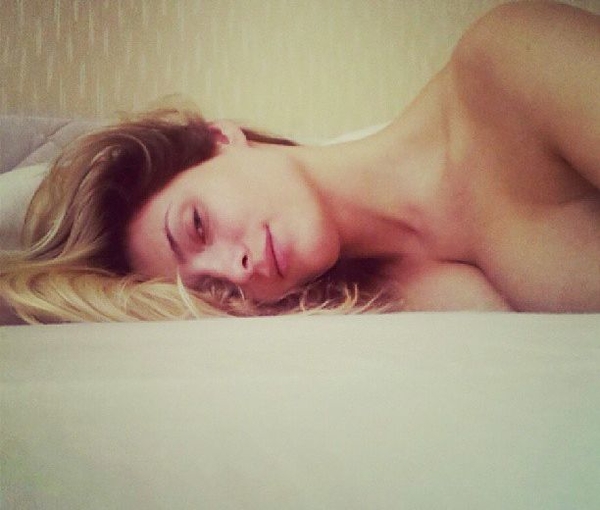 Экс-ВИА Гра Татьяна Котова показала голую грудь