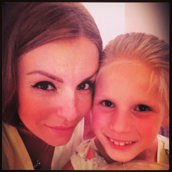 Экс-татушка Юлия Волкова показала свою дочь