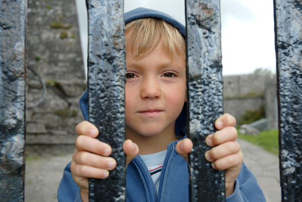 Грубость родителей делает ребенка неуправляемым