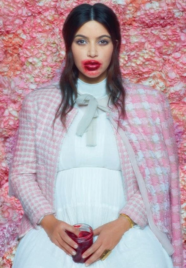 Ким Кардашян позировала для эпатажной фотосессии Лагерфельда