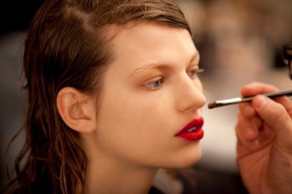 Блог бьюти-редактора Vogue: Три модных способа накрасить губы