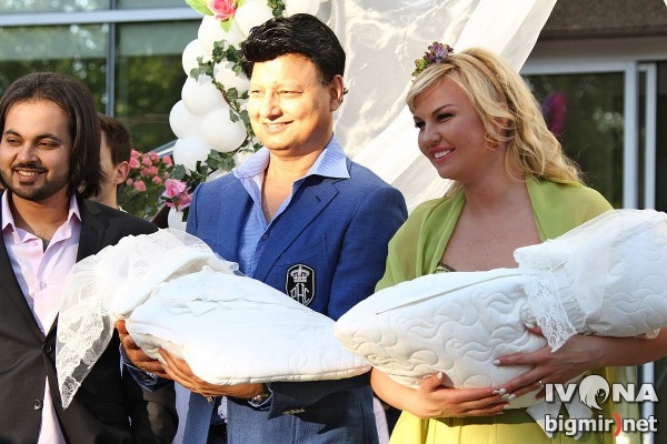 Певица Камалия рассказала о первых днях жизни своих дочек