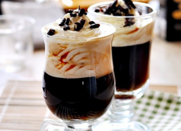 Как приготовить сливочно-кофейный коктейль (ВИДЕО)