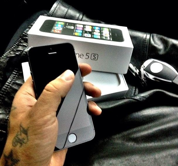 Звезды, которые успели купить iPhone 5S