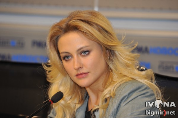 Экс-ВИА Гра Ева Бушмина возвращается на сцену после родов