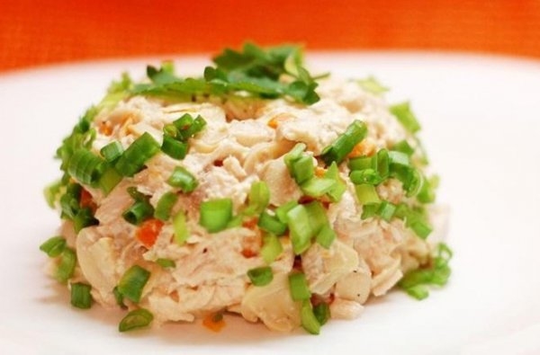 Салат с курицей и грибами: ТОП-5 рецептов