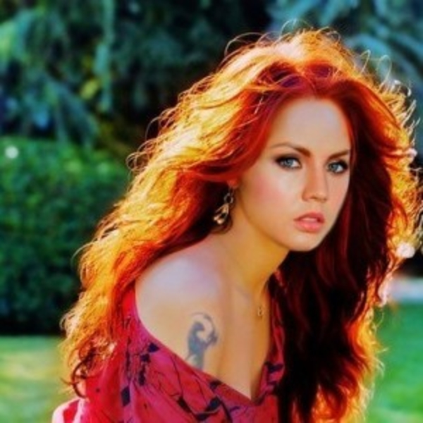 МакSим спела об инопланетянах и сняла в клипе летающую тарелку (ВИДЕО)