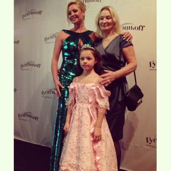 Волочкова устроила вечеринку в клубе для восьмилетней дочери (ФОТО)