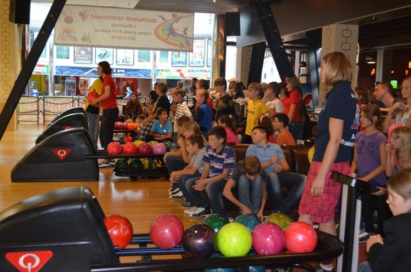 Киевские школьники определят чемпиона по боулингу