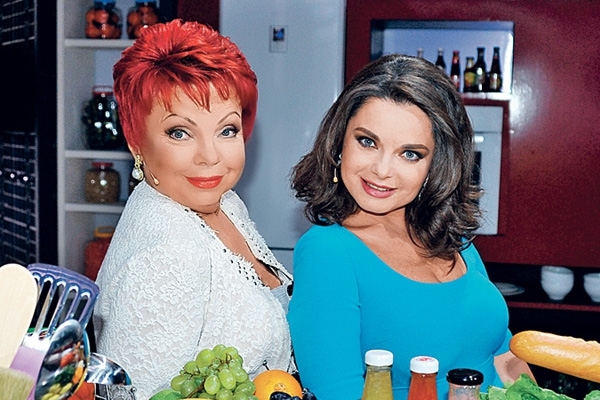 67-летняя мама Наташи Королевой сделала татуировку ящерицы (ФОТО)