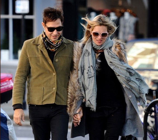 Модные шарфы осени 2013: Выбор звезд