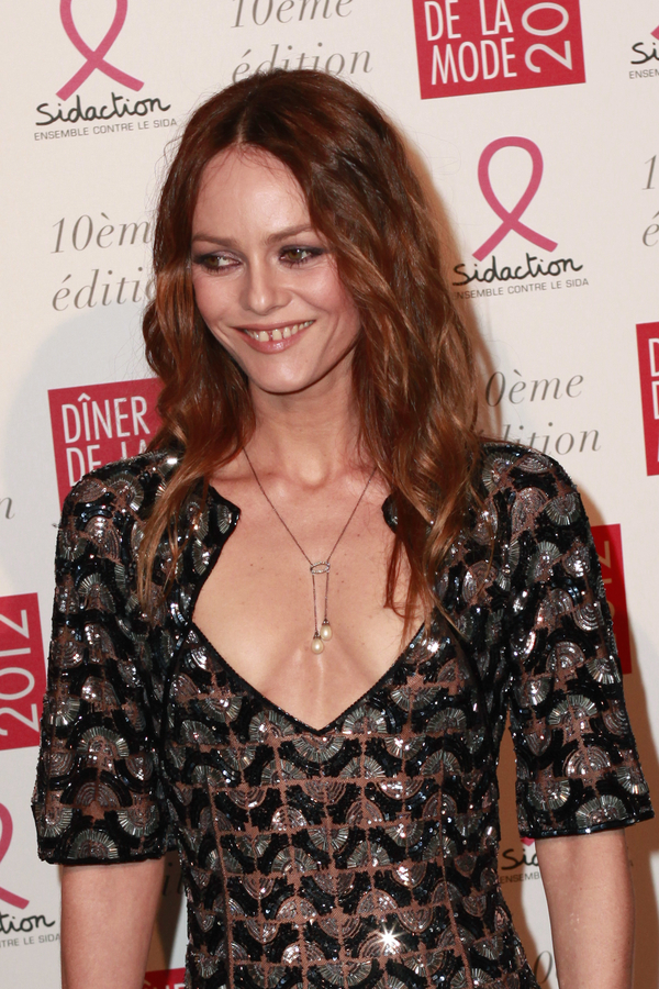 Неидеальные знаменитости: Звезды с щербинкой между зубами