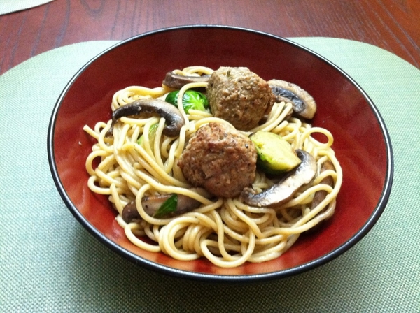 Спагетти с тефтелями: Три вкусные идеи