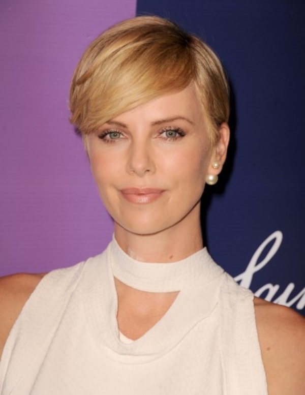 Актриса Шарлиз Терон перенесла тяжелую операцию