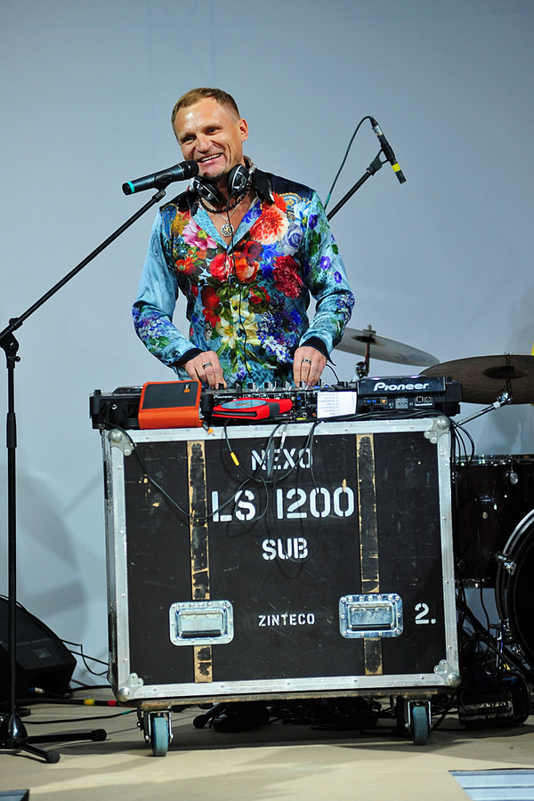 Модный дебют: Олег Скрипка представил первую коллекцию одежды