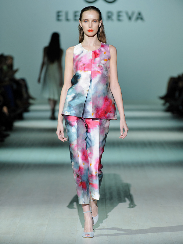 Тейде меняет цвет: Елена Рева показала новую коллекцию на UFW