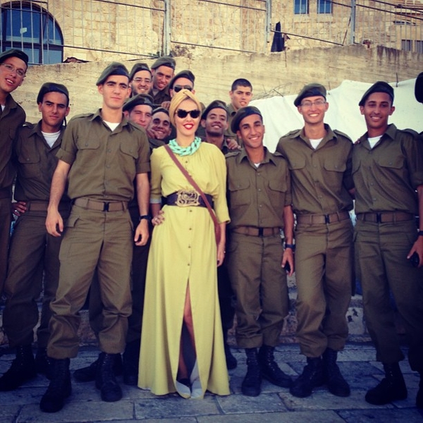 Ксения Собчак отдыхает в Израиле: Солдаты – моя настоящая любовь