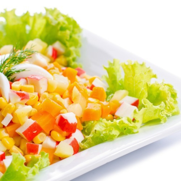 Как приготовить салат из крабовых палочек (ВИДЕО)