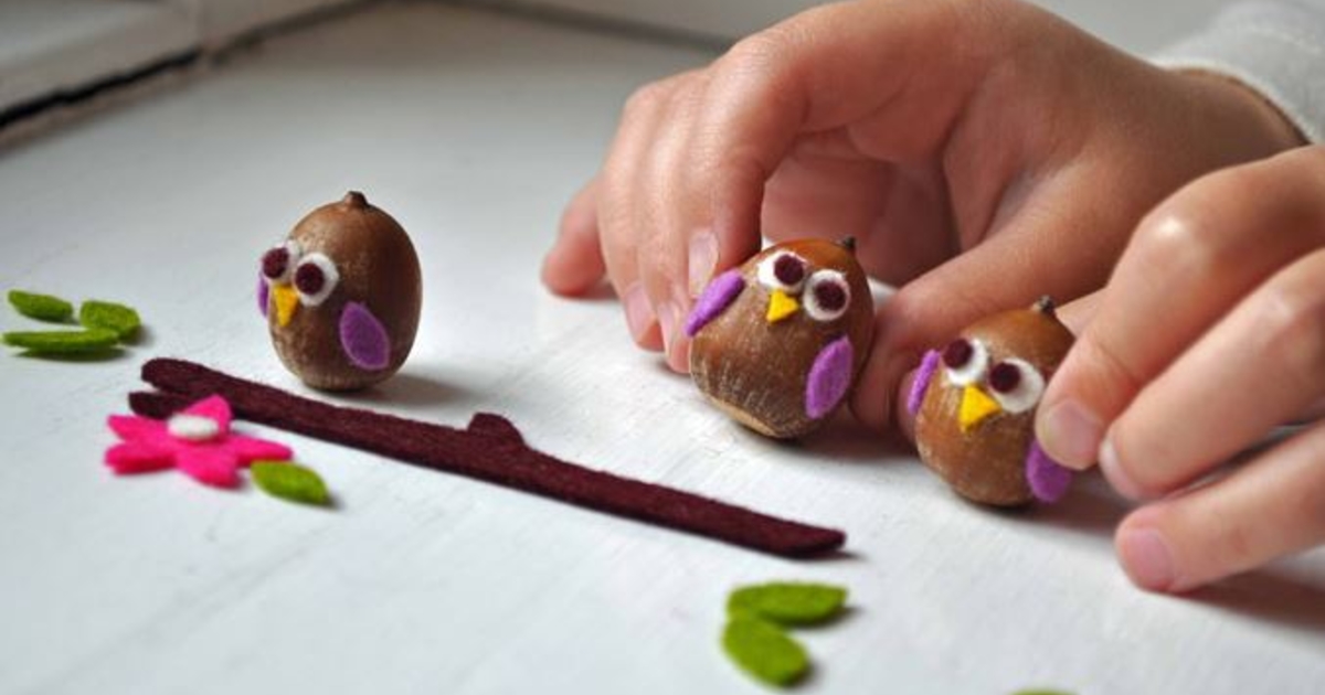 Осень на новогодней елке: делаем елочные игрушки из желудей и орехов