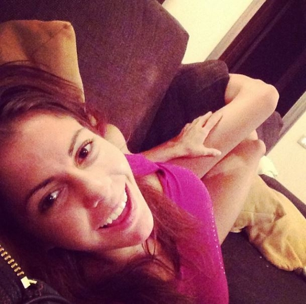 Елена Беркова показала стройные ножки