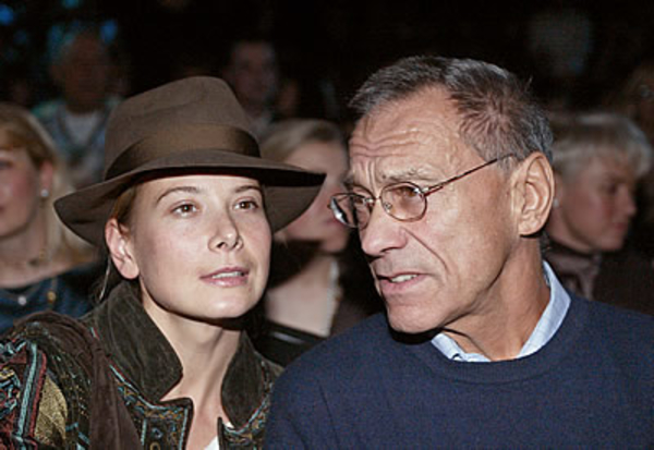 Подробности аварии Кончаловского: 14-летняя дочь все еще без сознания