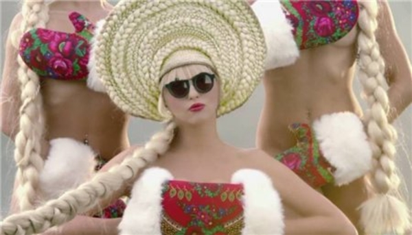 Оля Полякова показала эпатажный клип: "Рашнламбашн" от Поляковой