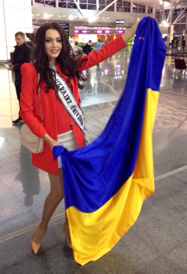 Мисс Вселенная 2013: Украинка повезла в Москву флаг и сувениры для конкуренток