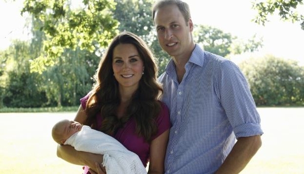 Архивные ФОТО: Как крестят королевских детей