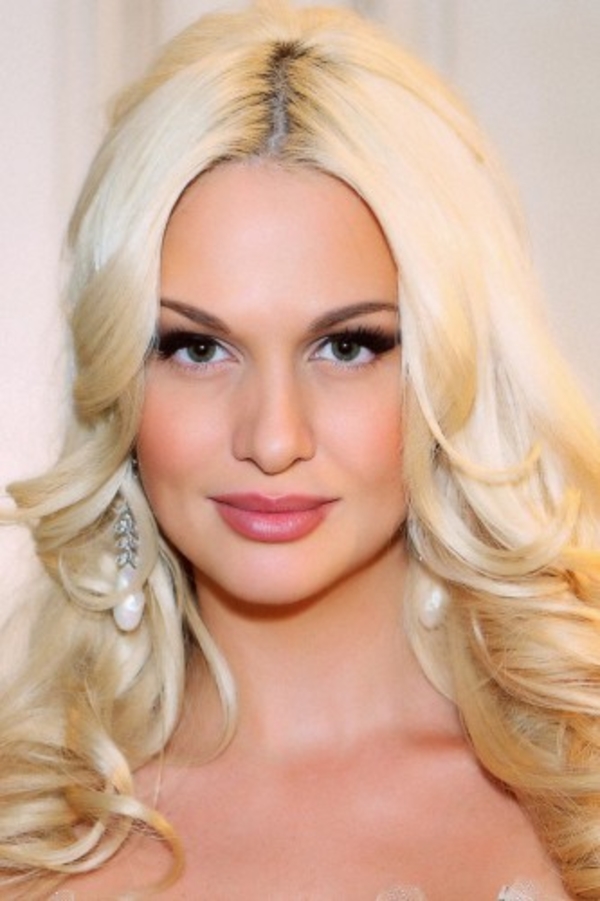 Сбежавшая невеста: Виктория Лопырева рассказала, почему отменила свадьбу