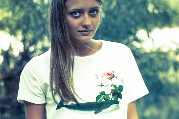 Птица-нож и роза-кит: Новая коллекция футболок от Нюкрейн