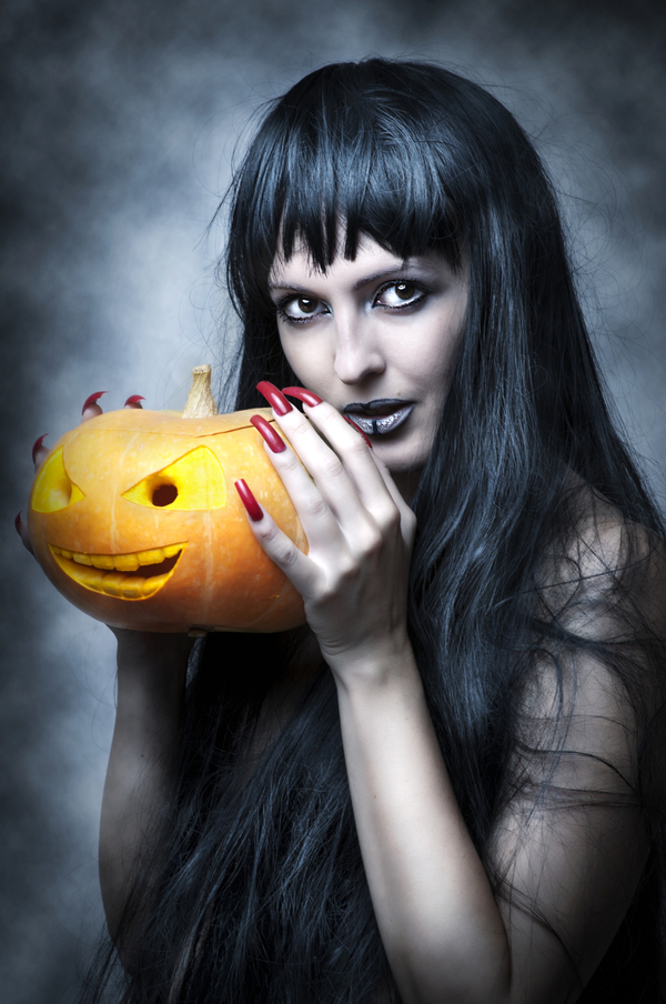 Макияж на Хэллоуин: Лучшие видеоуроки от beauty-блогеров