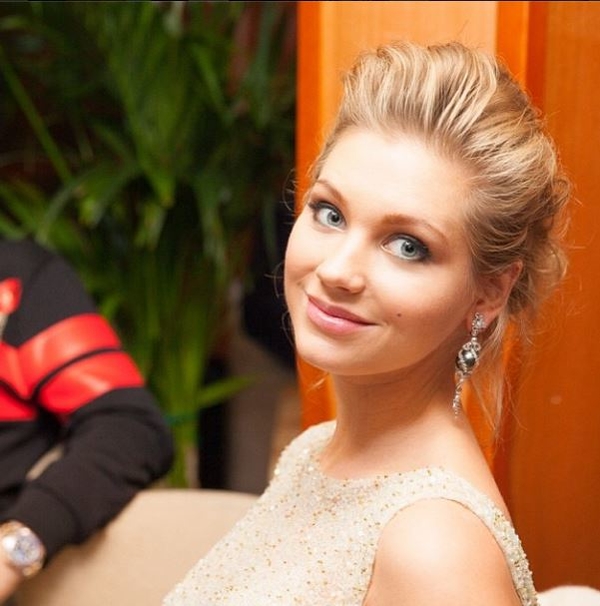 Кристина Асмус пожаловалась на "злые желтые СМИ"