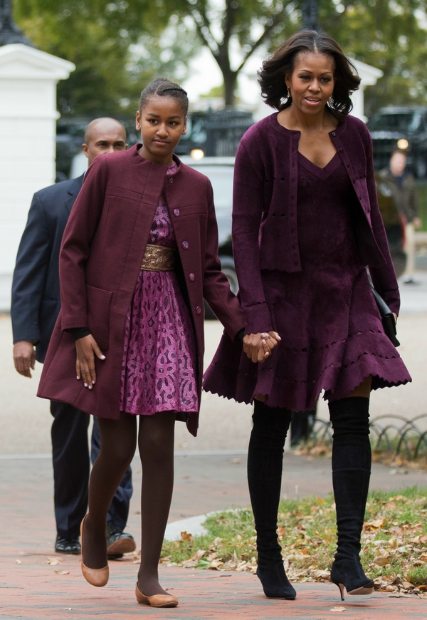 Ботфорты и мини: Мишель Обама с дочерьми показали, в чем ходят в церковь