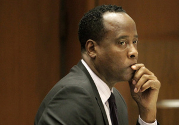 Врач, осужденный за убийство Джексона, вышел из тюрьмы досрочно