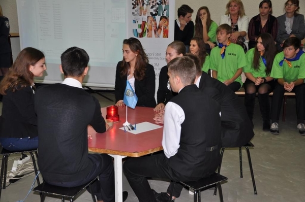 Киевские школьники знают правила дорожного движения лучше, чем взрослые