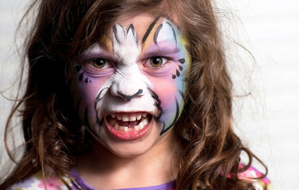 Детский грим — раскрасить лицо на Хэллоуин