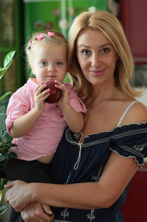 Снежана Егорова разводится с Антоном Мухарским?