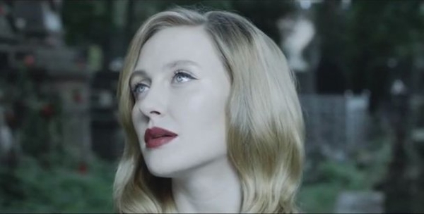 Бушмина представила черно-белую историю любви в новом клипе