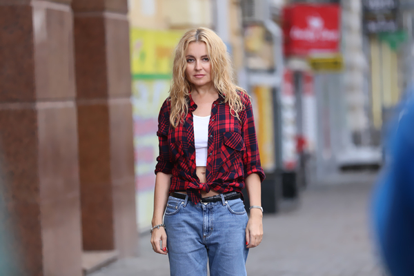 Истерики, скандалы и драки: Варум сняла клип о паре, что долго вместе