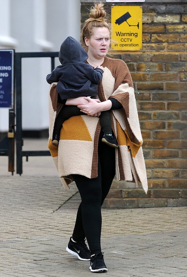 Адель удивила поклонников своим видом без макияжа (ФОТО)