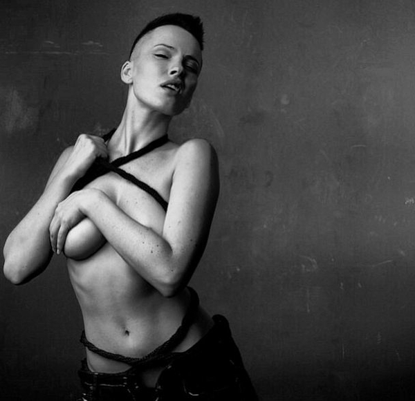 Порция эротики: Даша Астафьева поделилась откровенными снимками