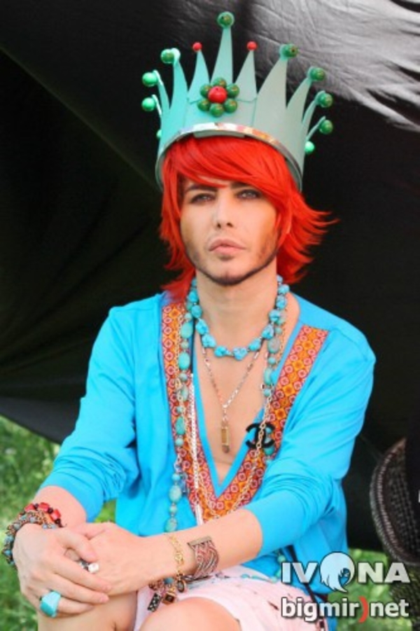 Зверев записал новую песню: Брежнева Вера, хочешь, буду у тебя первым?