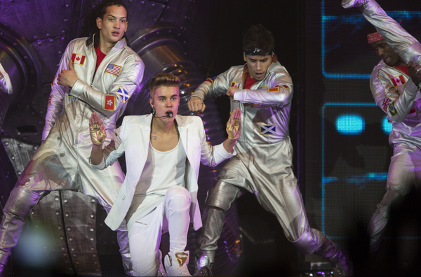 19-летний Джастин Бибер провел ночь с девушкой по вызову (ВИДЕО)