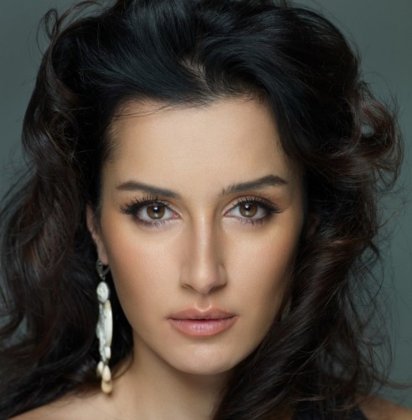 Красотка под 40: Смотри ТОП-10 лучших образов Тины Канделаки