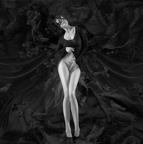 Кожа и Шипы: Астафьева разделась в новой фотосессии