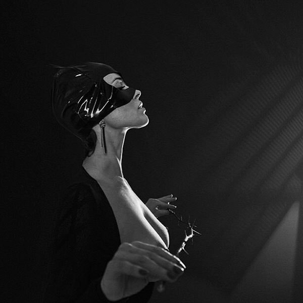 Кожа и Шипы: Астафьева разделась в новой фотосессии