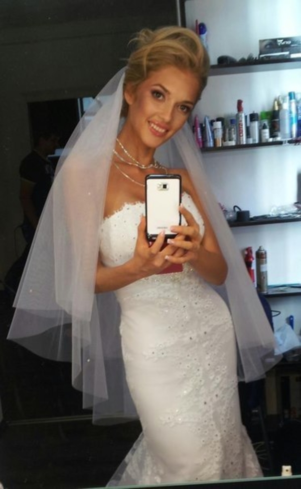 Эрика Герцег рассказала о парне и показала фото в свадебном платье