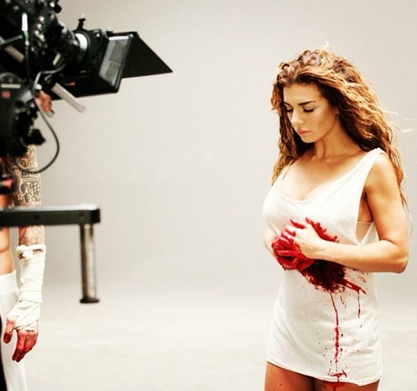 Аня Седокова показала кровавые сцены из нового клипа (ФОТО)