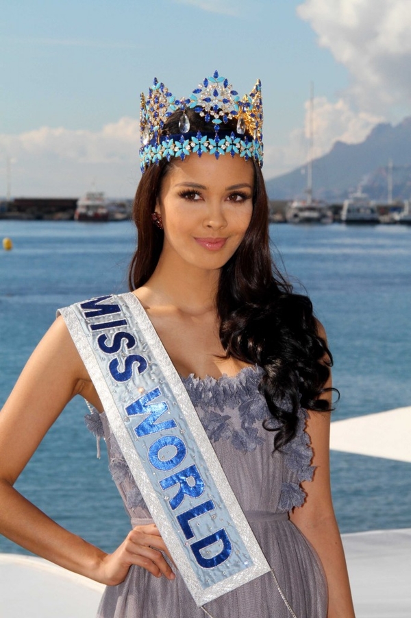 Битва красоток: Мисс Мира против Мисс Вселенной